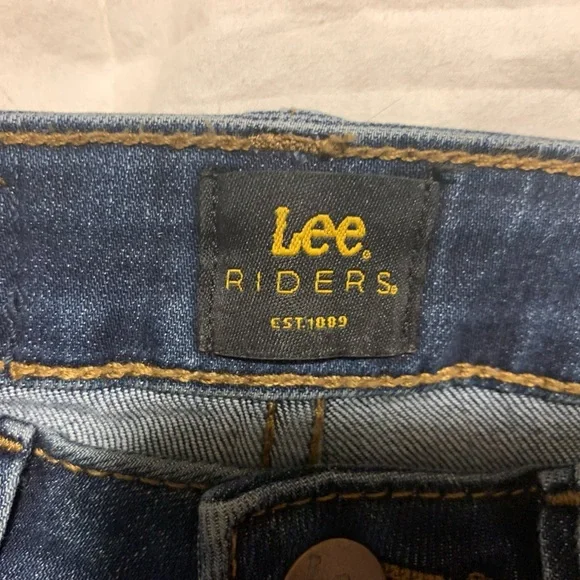 Lee Riders Shorts - Picture 2 of 5